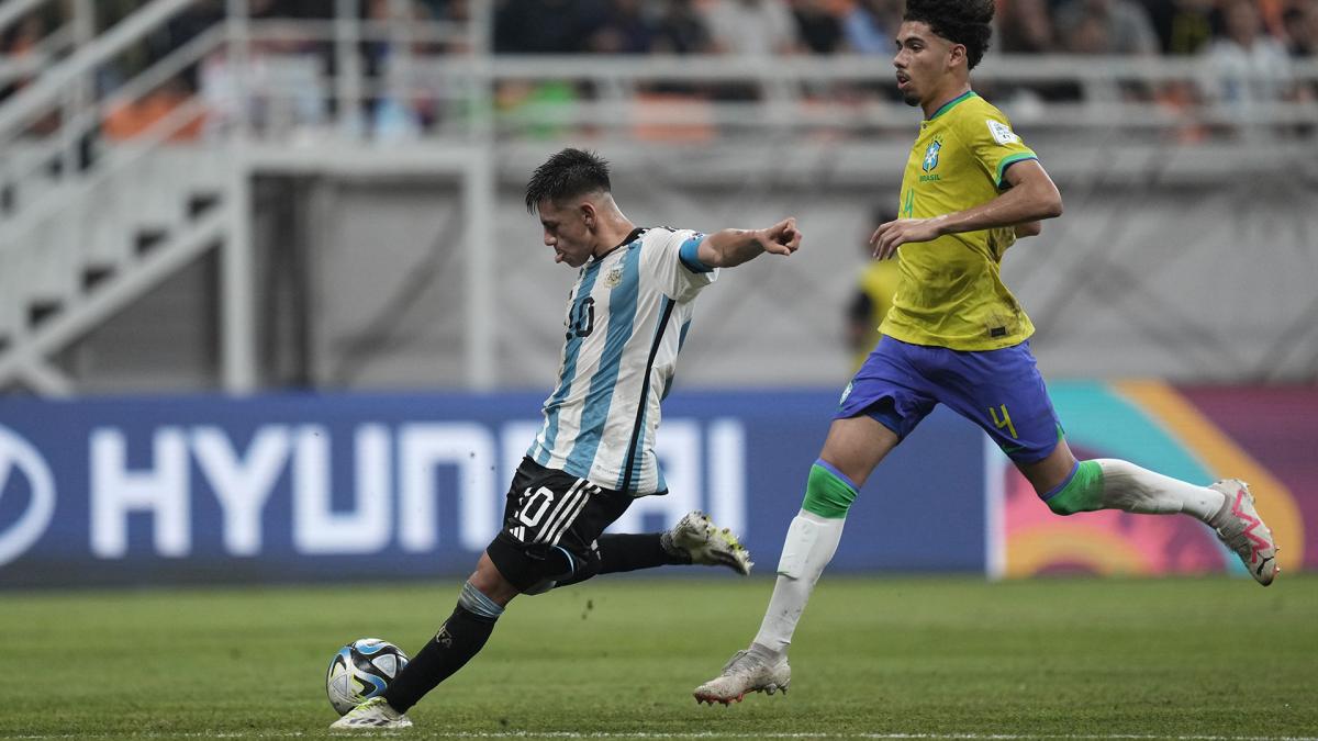 Echeverri una de las grandes figuras del ltimo Mundial Sub17 de Indonesia 2023 para Argentina Foto XArgentina