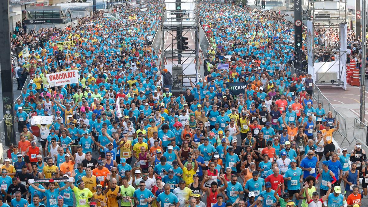 Una multitud cop las calles de San Pablo como ocurre cada 31 de diciembre desde hace 98 aos Agencia Brasil