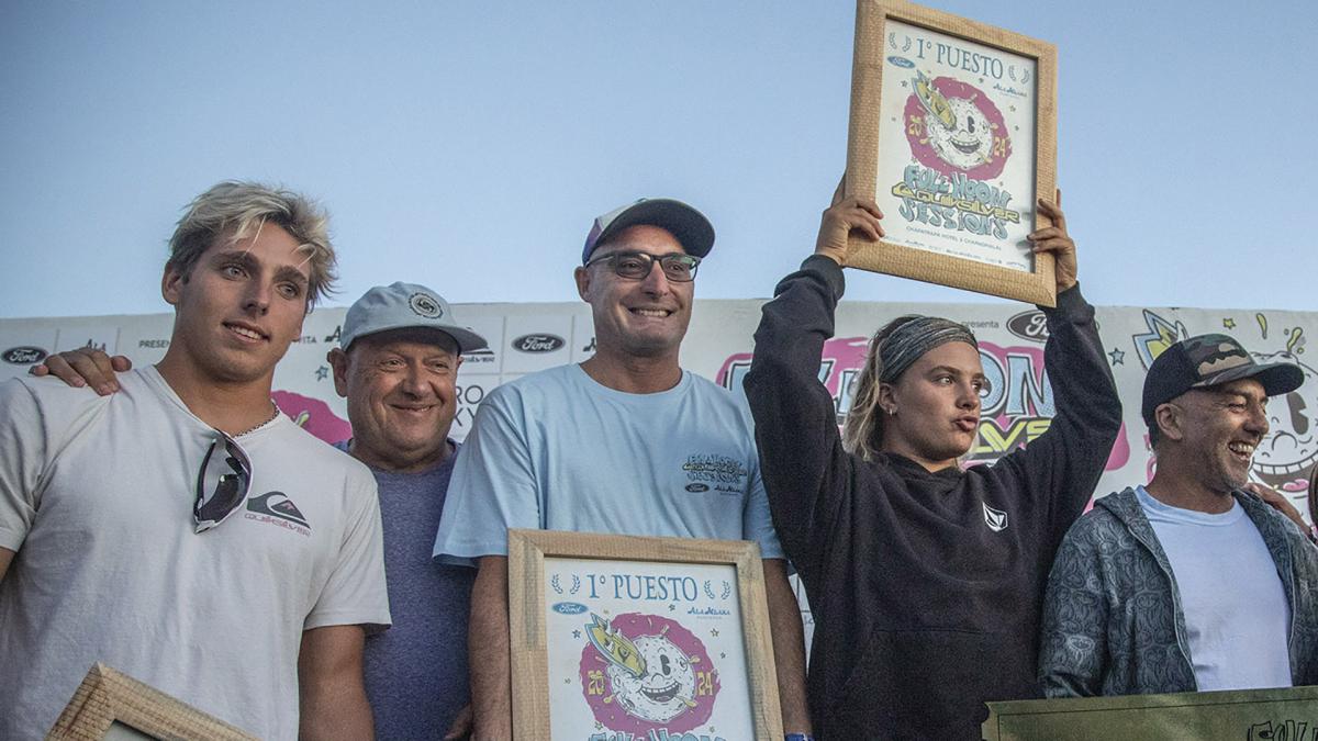 El equipo ganador con atletas de 11 a 69 aos y el premio Foto Prensa Alfredo Lapadula y Pablo Franco