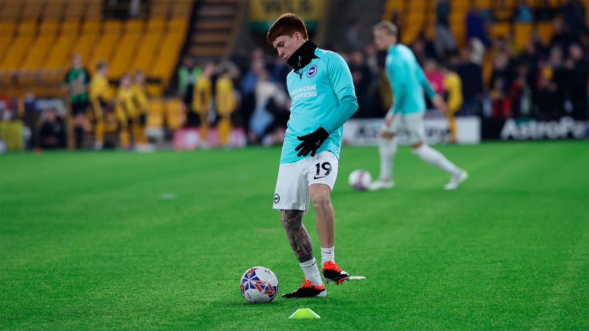 Barco debut en su nuevo equipo por la FA Cup Foto X OfficialBHAFC