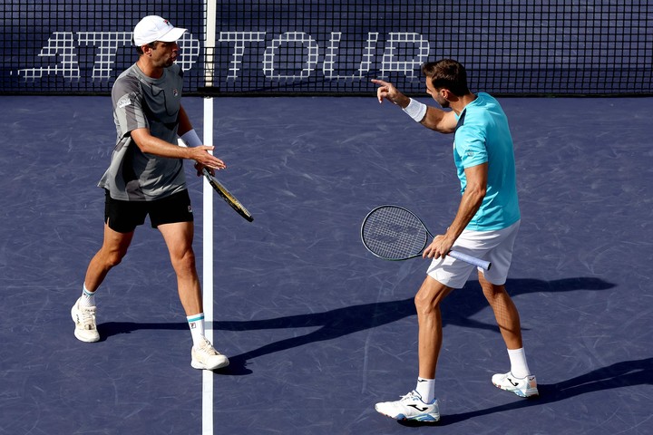 Horacio Zeballos y Marcel Granollers celebran en Indian Wells. Foto: Matthew Stockman/Getty Images/AFP