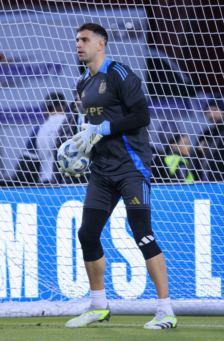 Emiliano Martínez solo recibió 15 goles en el arco del seleccionado. Foto: Ariana Ruiz / EFE.