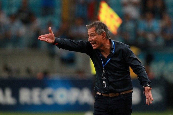 El DT en la final de la Recopa entre el Rojo y Gremio.
Foto: Reuter