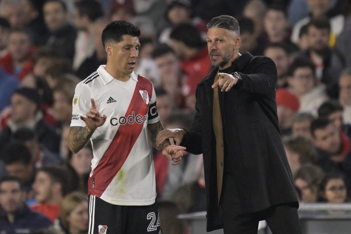 Enzo Pérez y Demichelis, en River. (AFP)