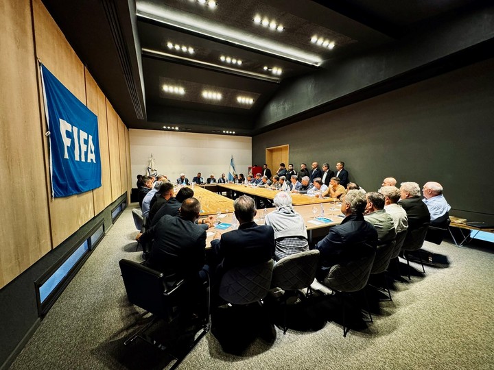 Los presidentes de los 28 clubes de la Liga Profesional se reunieron en el predio de AFA en Ezeiza.