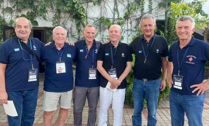 Mauricio Macri junto a sus compañeros del seleccionado argentino senior de bridge. Foto: Asociación del Bridge Argentino.