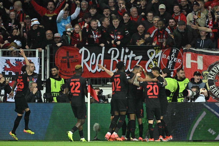 El logo de Bayer está incluido en el escudo de Bayer Leverkusen desde la década de 1930. Foto: Ina Fassbender / AFP.