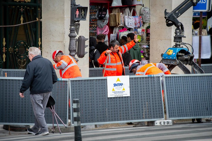 Calles cerradas y caos de tránsito en las siempre convulsionadas arterias parisinas. Foto: Noel Smart.