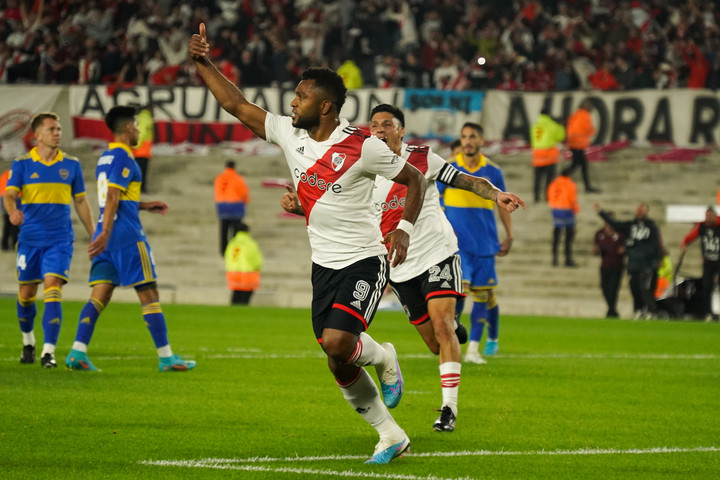 Miguel Borja convirtió un gol en el Superclásico de mayo de 2023. Foto Maxi Failla - CLARIN 