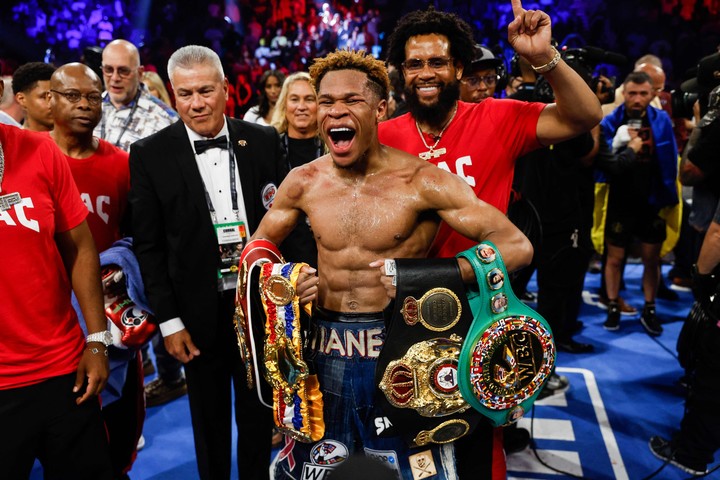 Devin Haney ya fue campeón indiscutido de la división ligero y ahora quiere repetir el logro en la categoría superligero. Foto: Sarah Stier / Getty Images / AFP.