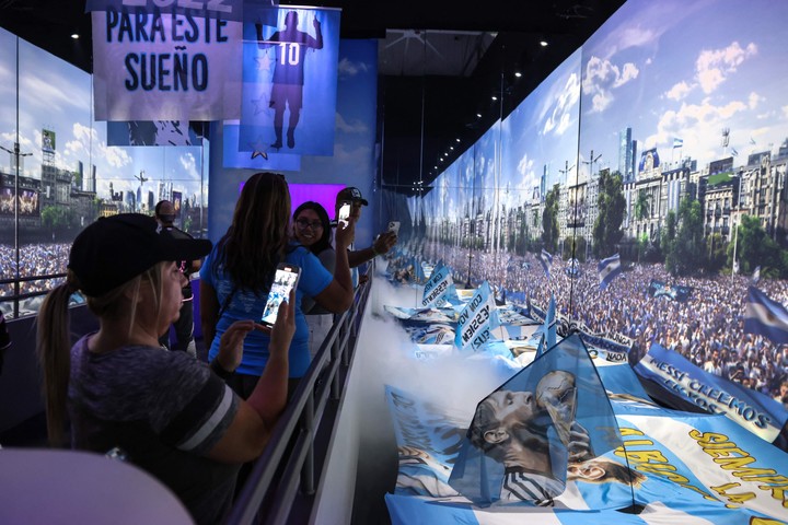 El micro de los campeones del mundo en The Messi Experience. Foto: AFP