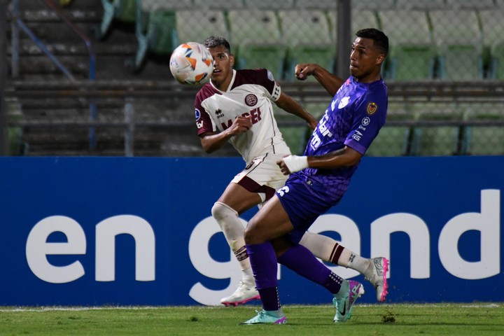 Lanús ganó en Venezuela y quedó primero en su grupo. Foto: Xinhua