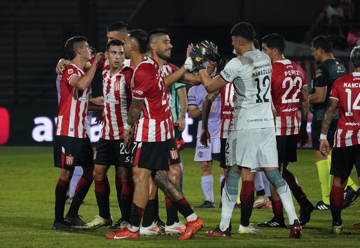 La alegría de los jugadores de Estudiantes, que esperan por River o por Boca. Foto: Juano Tesone