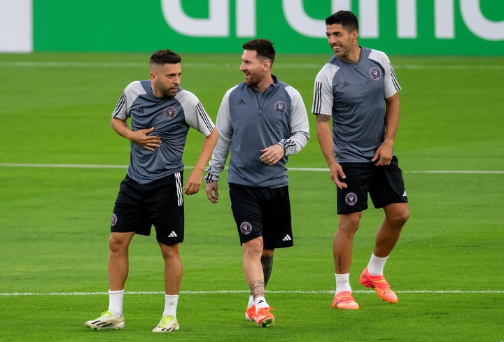 Jordi Alba, Lionel Messi y Luis Suárez durante el entrenamiento de Inter Miami en Monterrey. Foto: EFE/ Miguel Sierra