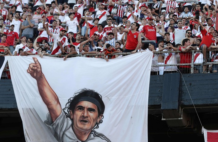 La bandera del Burrito en el Monumental. (AFP)