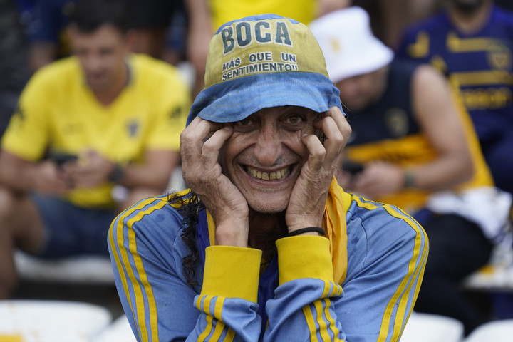 Nervios: los hinchas de Boca coparon la mitad del Kempes.
Foto: Maxi Failla 