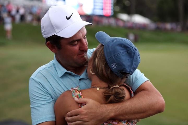 Scottie Scheffler y Meredith Scudder. Foto: AFP