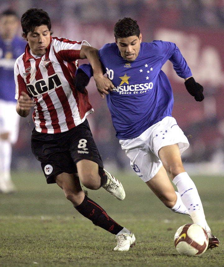 Enzo Pérez fue protagonista de la final de la Copa Libertadores 2009 que Estudiantes le ganó a Cruzeiro. Foto: Eduardo Di Baia / AP.