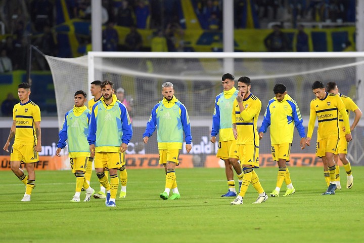 El plantel de Boca tras la eliminación de la Copa de la Liga. Foto: Hernan Cortez / Getty Images via AFP