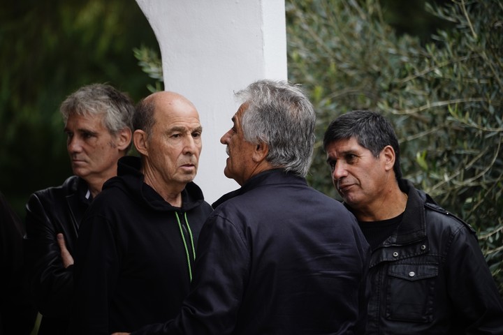 Los campeones Bochini y Fillol en el ùltimo adiós a Cesar Luís Menotti en el predio de la AFA Ezeiza 

Fotos Emmanuel Fernández - 