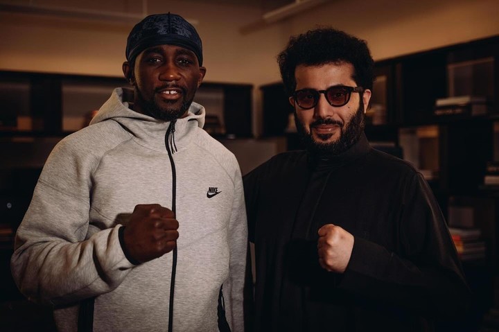 Turki Alalshikh junto al estadounidense Terence Crawford. Foto: Instagram @turkialalshik.