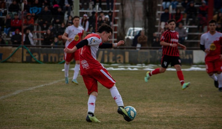 Mariano Riegel el jugador de 17 años que puede ser Puskas. Foto: Lucas Pacheco