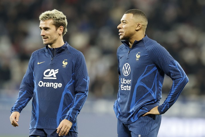 Griezmann y Mbappé, el dúo que ilusiona a Francia. Foto: EFE/EPA/SEBASTIEN NOGIER.