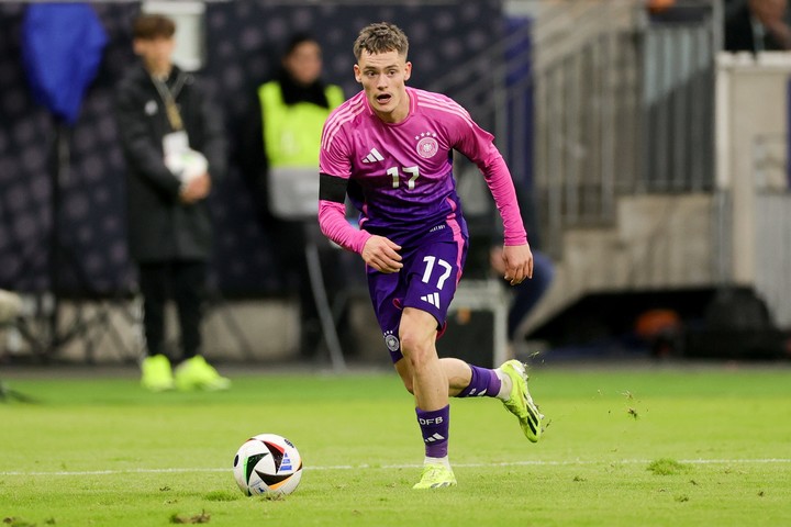 Florian Wirtz, el jugador más joven en debutar en el Bayer Leverkusen y que es una pieza elemental en el equipo de Xabi Alonso. EFE/EPA/FRIEDEMANN VOGEL