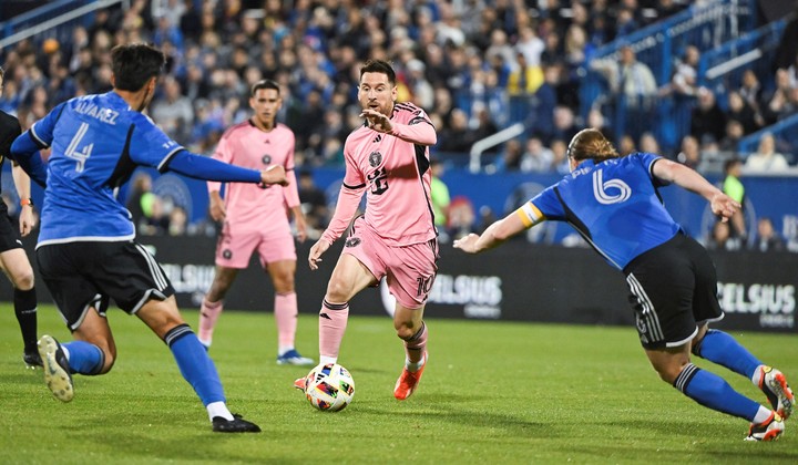 Messi adelante y Rojas detrás, la sociedad que promete darle alegrías al Inter Miami. Foto: Graham Hughes/The Canadian Press via AP.