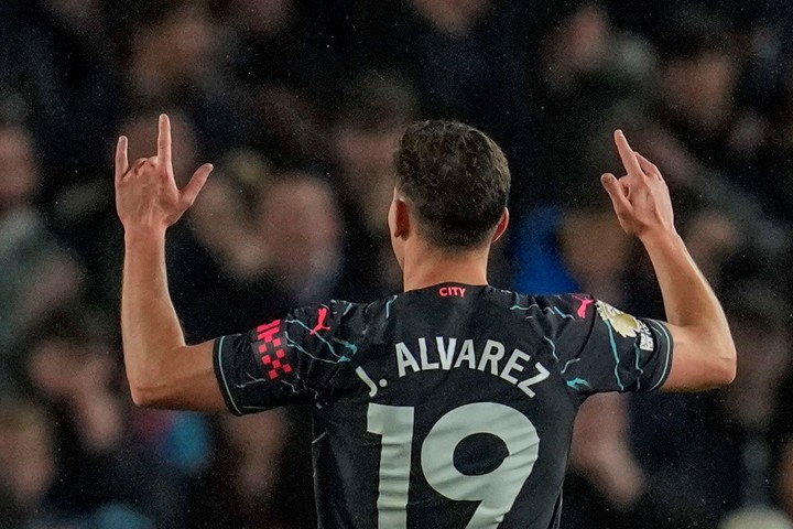 El festejo de Julián ante Nottingham Forest. (AP)