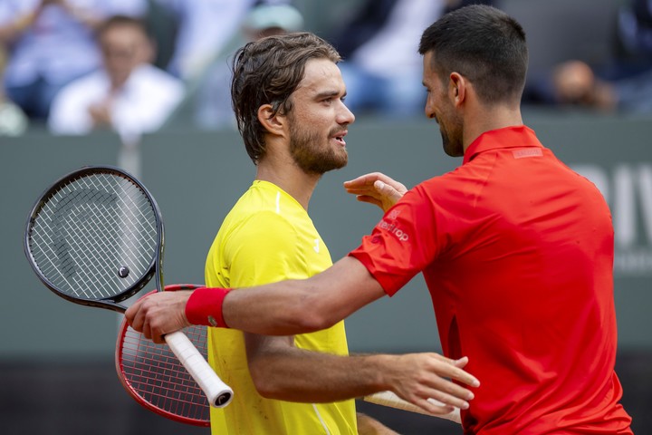 Tomas Machac se sumó al club de jugadores que le pudo ganar a Novak Djokovic. Foto: AP