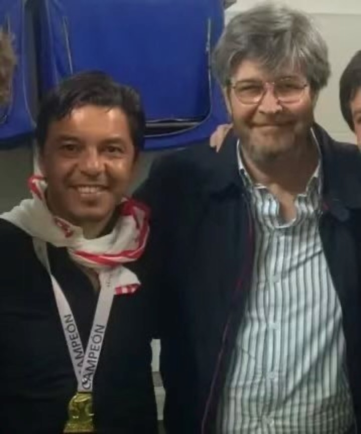 Juan Berros junto a Marcelo Gallardo en el festejo de un título de River.