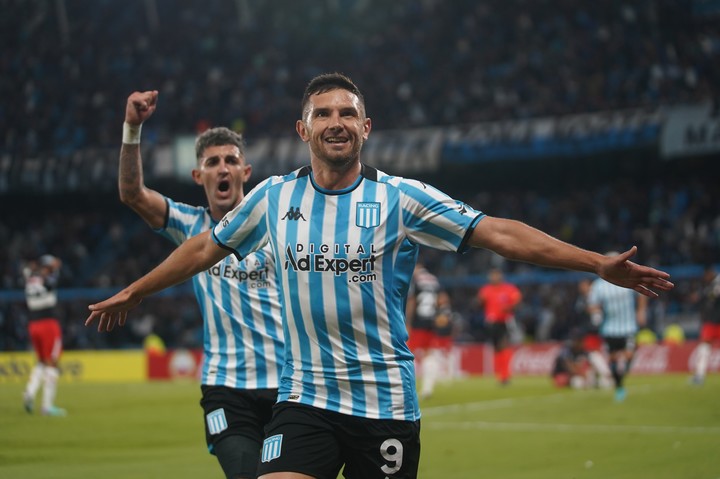 Adrián 'Maravilla' Martínez, goleador de Racing. Foto: CLARIN