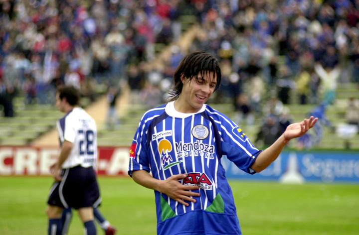 Enzo Pérez fue campeón de la Primera B Nacional con Godoy Cruz en la temporada 2005/06. Foto: Coco Yaez / Clarín. 