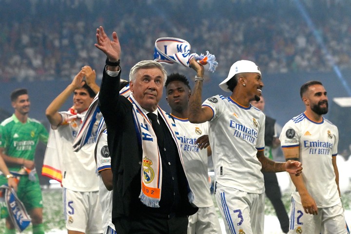 Carlo Ancelotti va por su quinta Champions League: tiene dos con el Milan y dos con Real Madrid. (AFP)