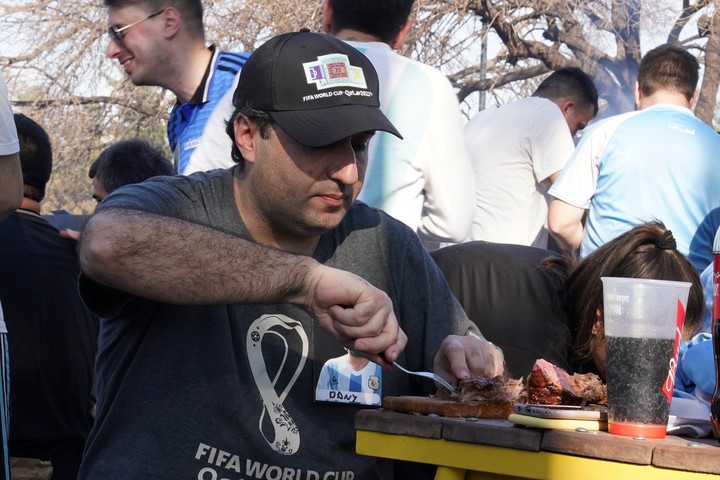 El asado de la Banda Argentina. Foto: Mati Arrascoyta.