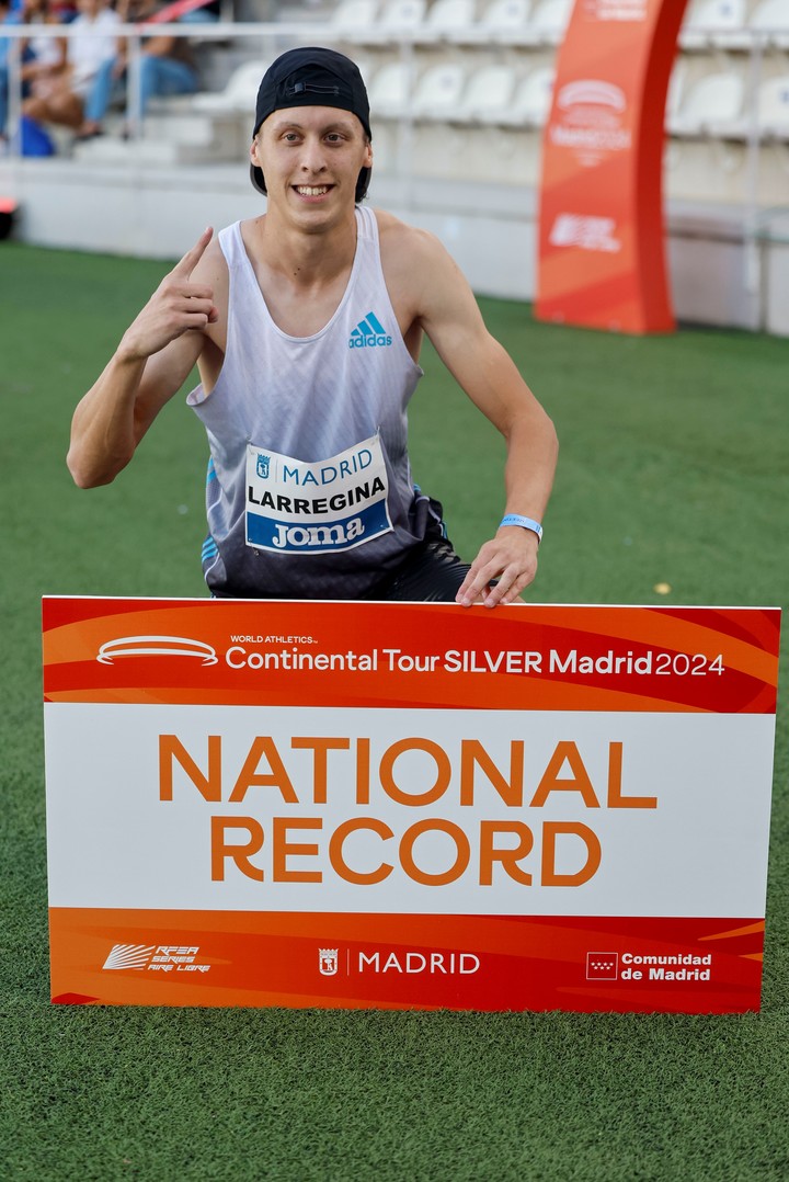 Récord nacional para Elián Larregina. Foto: EFE/ Sergio Pérez