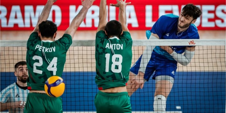 Argentina venció el sábado a Bulgaria y esperaba resultados para ver si avanzaba a cuartos. Foto FEVA