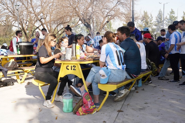 El asado de la Banda Argentina. Foto: Mati Arrascoyta.