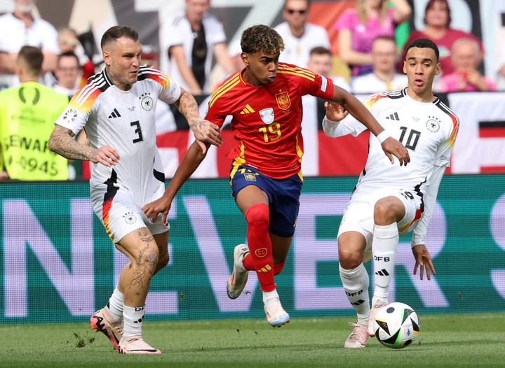 Lamine Yamal vs Alemania. Foto: EFE/EPA/FRIEDEMANN VOGEL