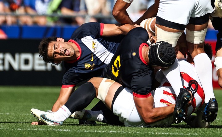 La lesión en Nantes, ante Japón, que lo sacó del último Mundial. Foto: EFE / Mohammed Badra