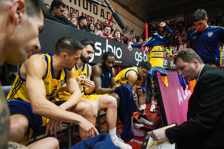 Gonzalo Pérez se hizo cargo del plantel de Boca en abril y lo llevó a la final de la Liga Nacional de Básquetbol. Foto: Prensa Boca Juniors.