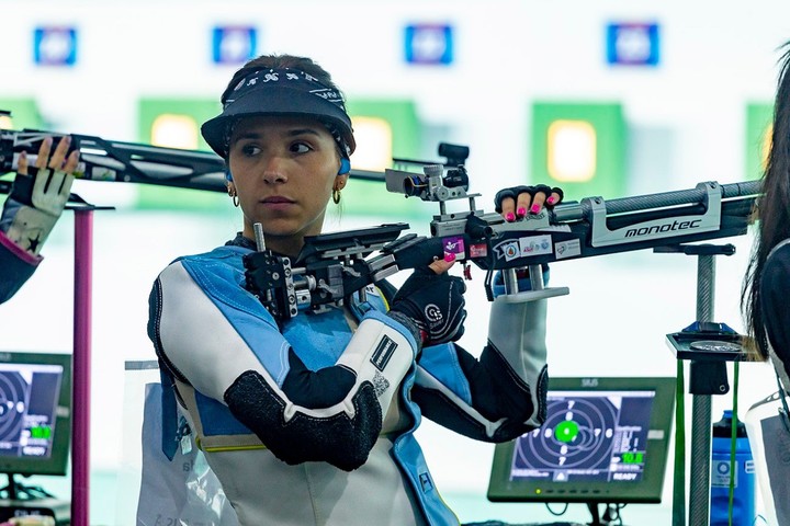 Fernanda Russo, disputará la clasificación de rifle de aire 10 metros de los Juegos Olímícos de París 2024 el 28 de julio. Foto Prensa COA