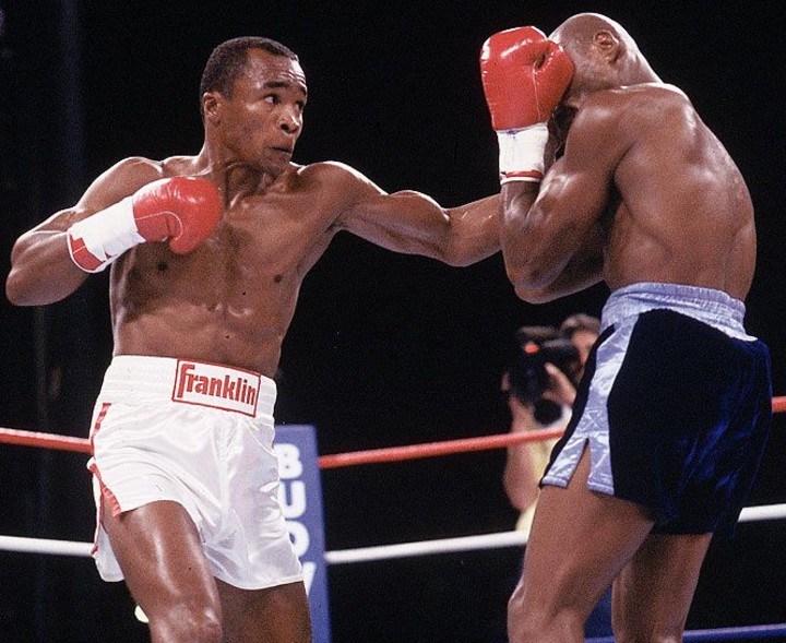 Sugar Ray Leonard, de blanco, en su etapa arriba del ring. Foto: archivo.