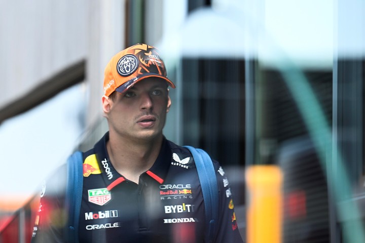 Max Verstappen, el tricampeón es líder pero no puede descuidarse. Foto: EFE/EPA/TAMAS KOVACS HUNGARY OUT.