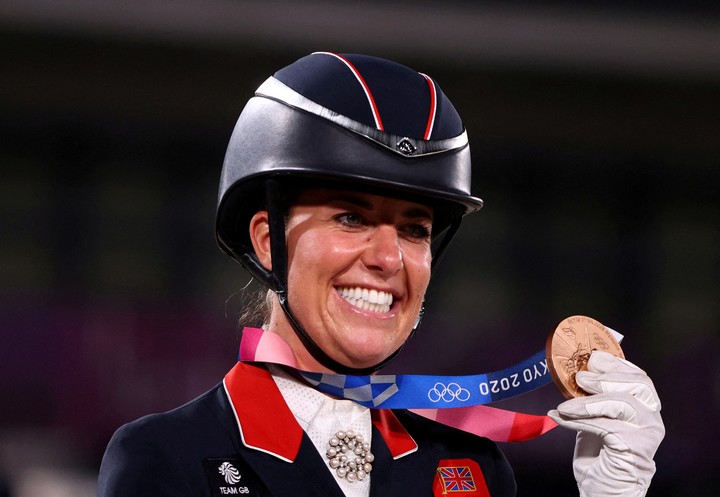 La última vez. Charlotte Dujardin con el bronce de Tokio. Foto REUTERS/Hamad I Mohammed/File Photo
