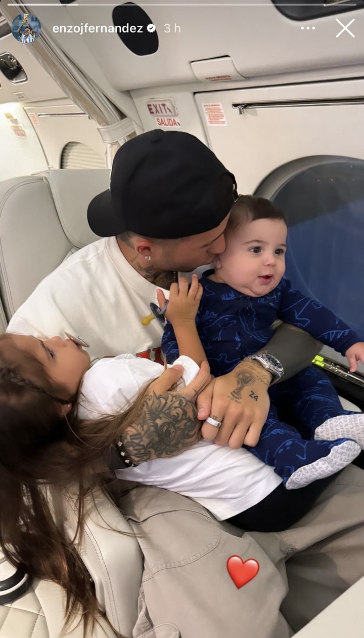 Enzo Fernández con sus hijos. (FOTO: Instagram)