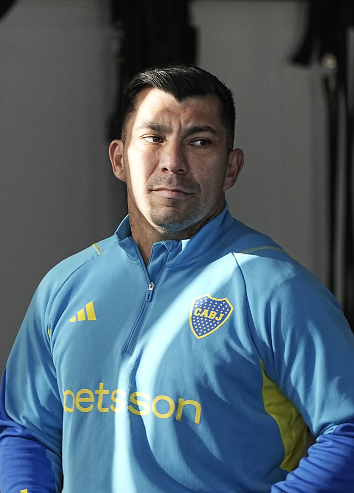 Gary Medel viajó a Chile y planea regresar para el partido del miércoles. Foto: Javier Garcia Martino Prensa Boca.