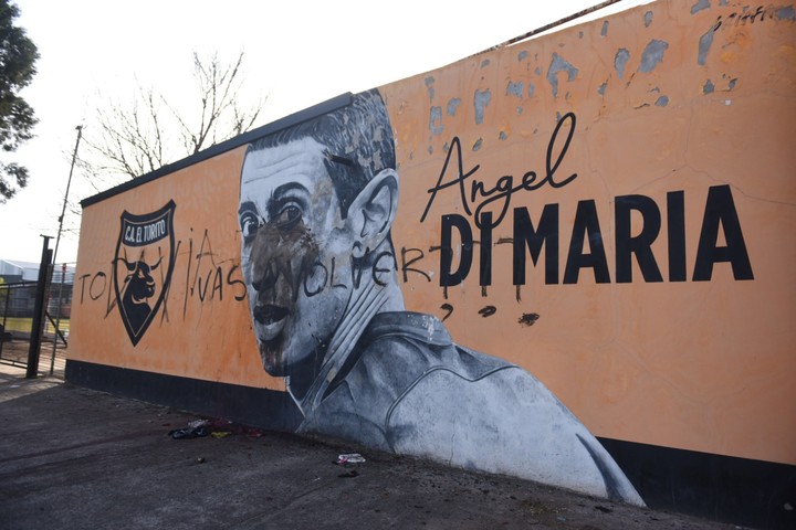 Una amenazante pintada a Di María en Rosario.