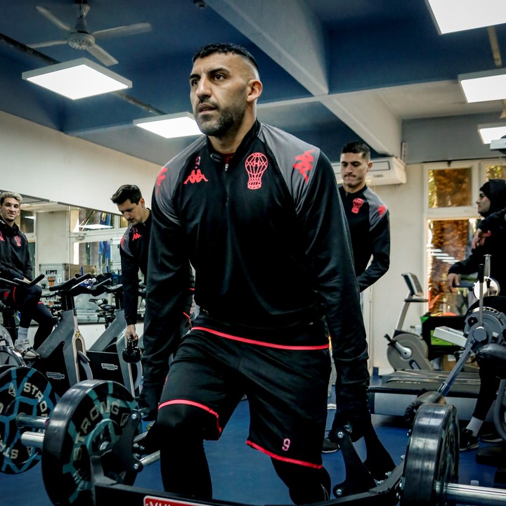 Ramón Ábila realizó un trabajo especial de acondicionamiento físico. Foto: Prensa Club Atlético Huracán.